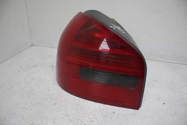 FEU ARRIERE GAUCHE  AUDI - Vue 1